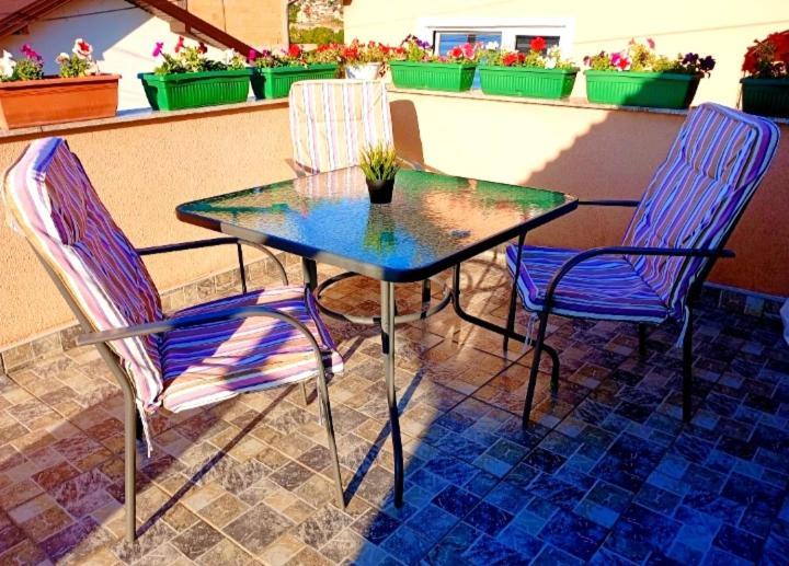 Garden Free Parking Apartment ซาราเยโว ภายนอก รูปภาพ